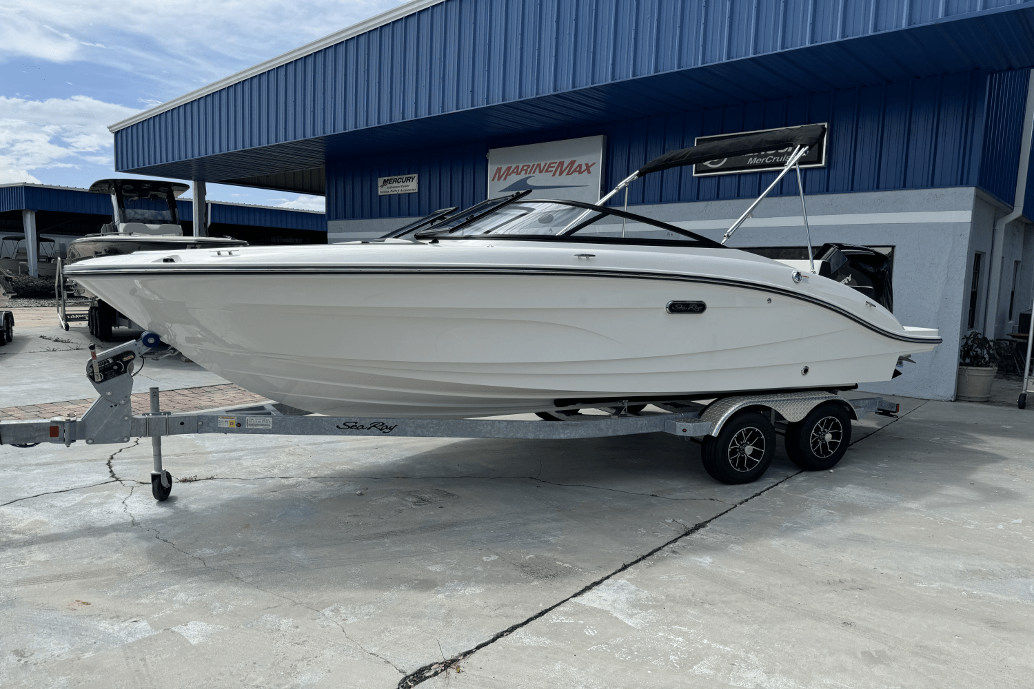 2025 Sea Ray SPX 210 Outboard Image Thumbnail #2