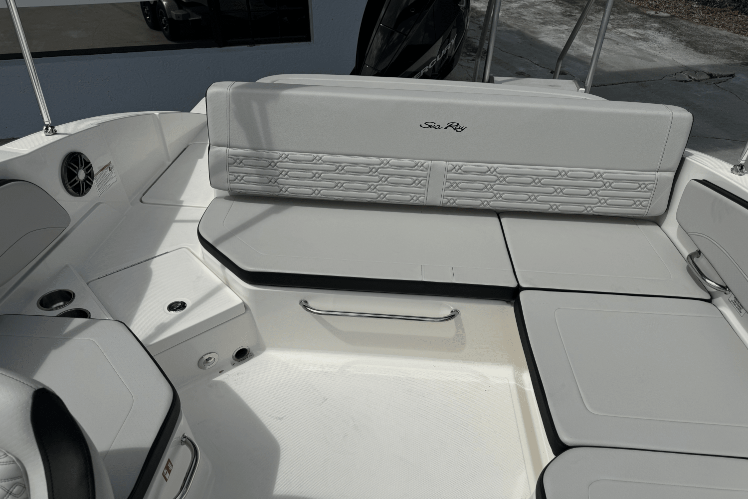 2025 Sea Ray SPX 210 Outboard Image Thumbnail #9
