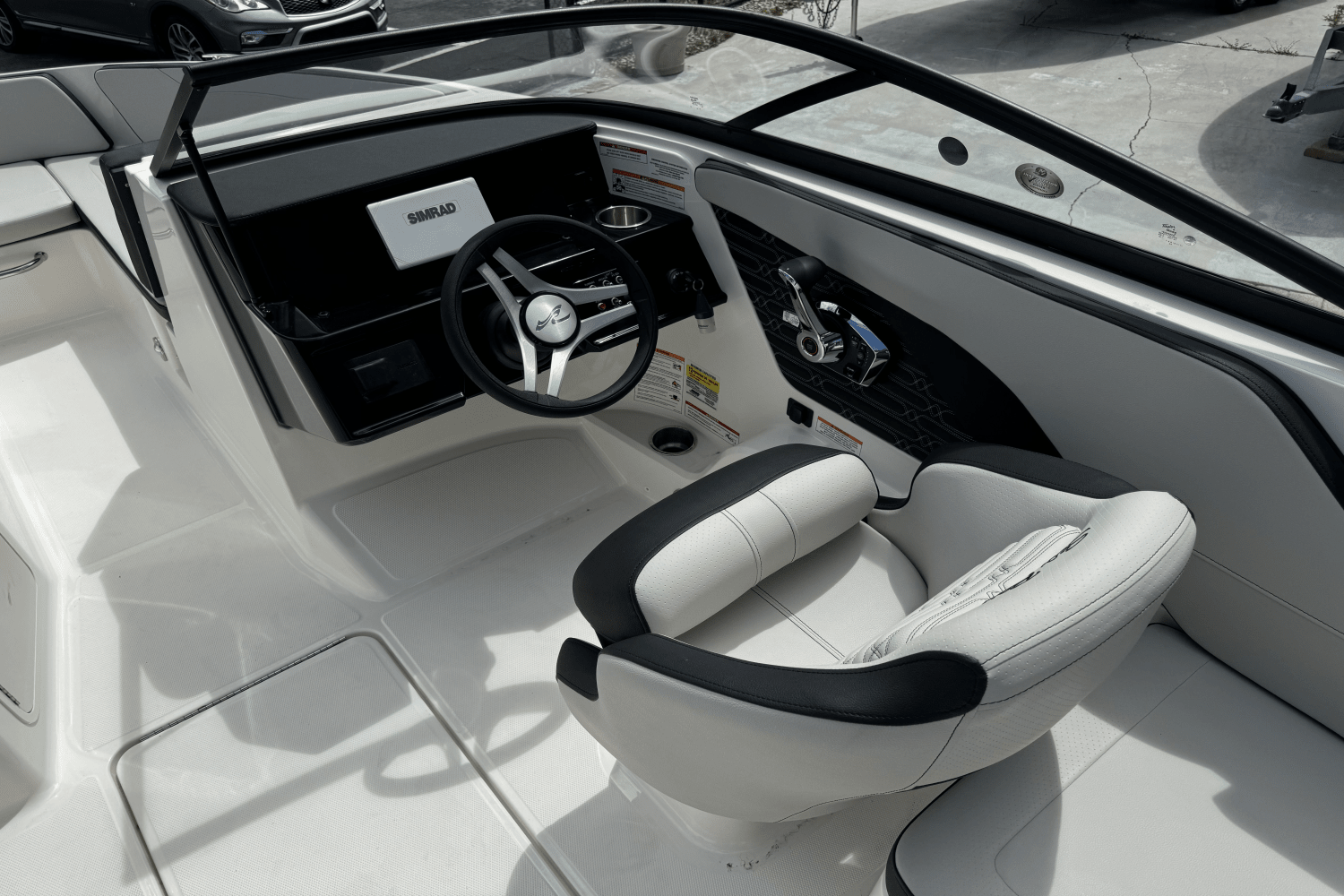 2025 Sea Ray SPX 210 Outboard Image Thumbnail #10