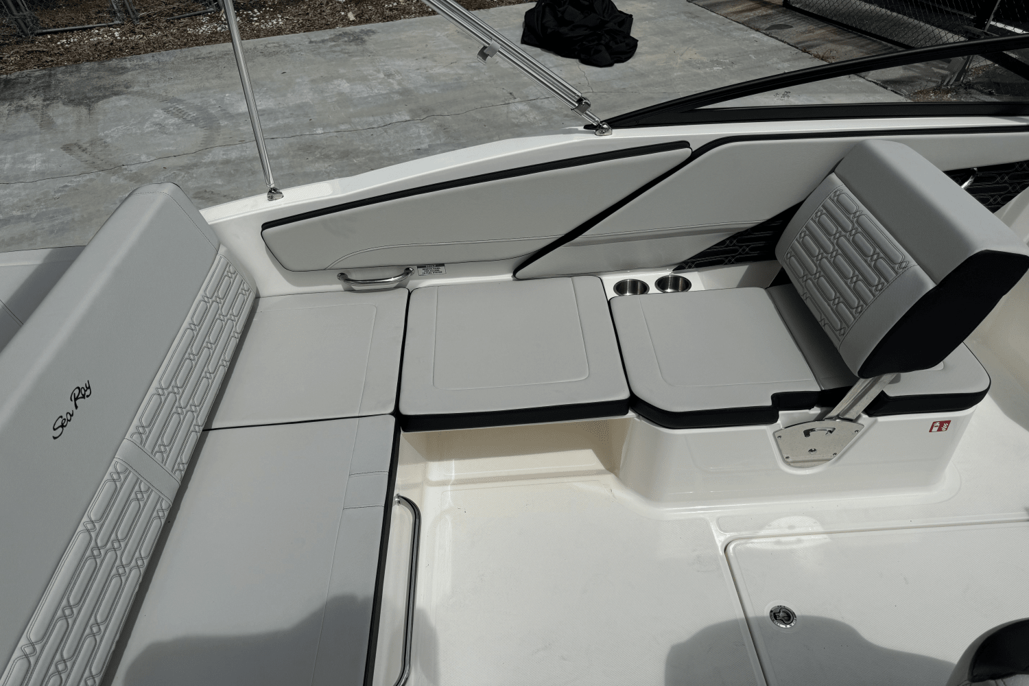 2025 Sea Ray SPX 210 Outboard Image Thumbnail #8