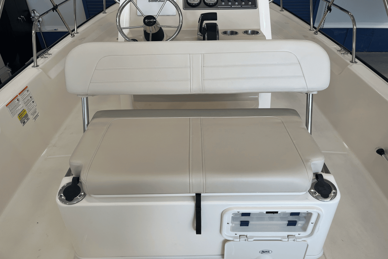 2025 Boston Whaler 210 Montauk Image Thumbnail #6