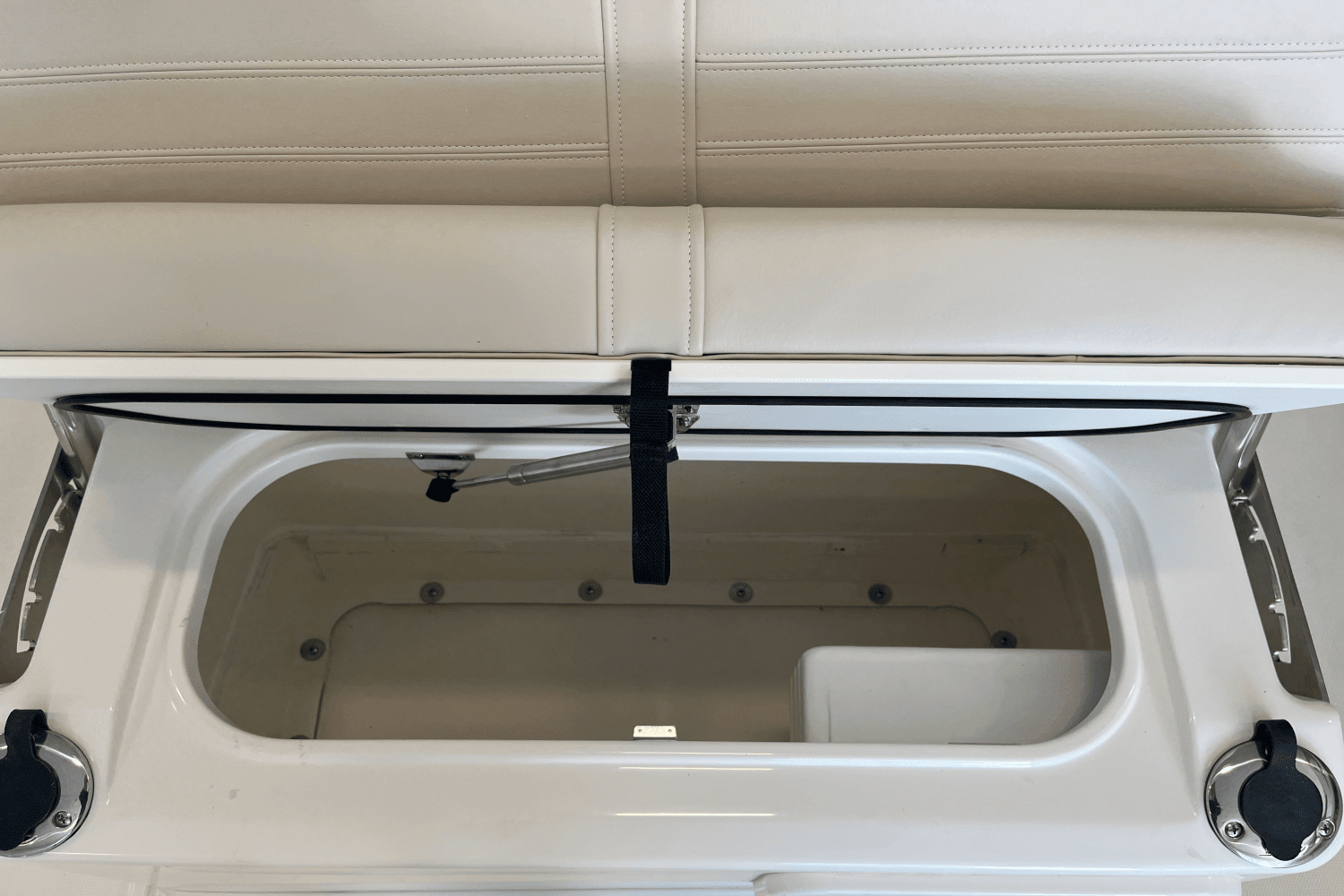 2025 Boston Whaler 210 Montauk Image Thumbnail #7