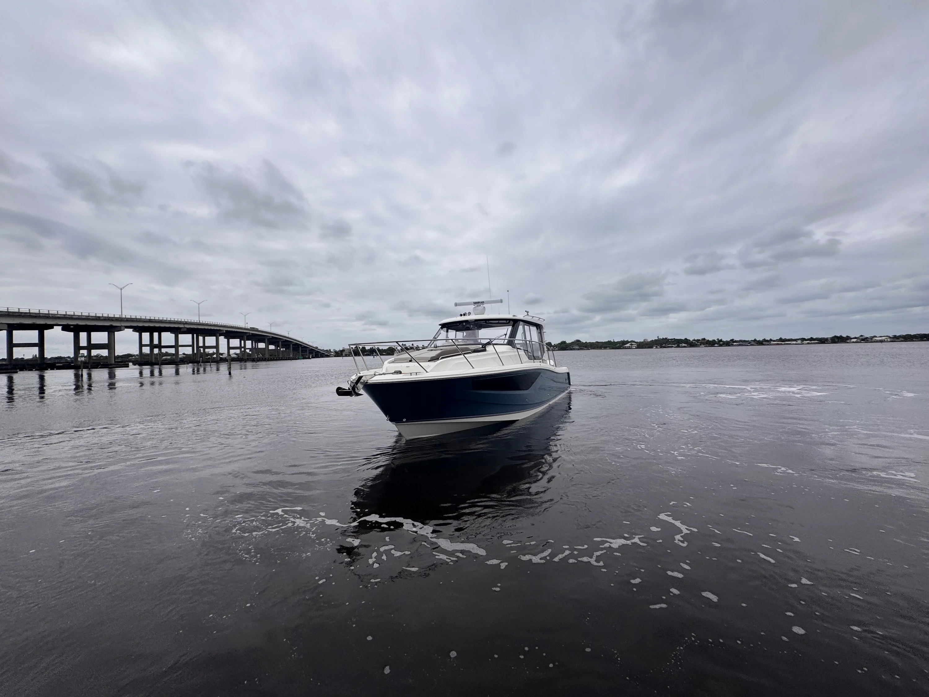 2025 Boston Whaler 365 Conquest Image Thumbnail #4