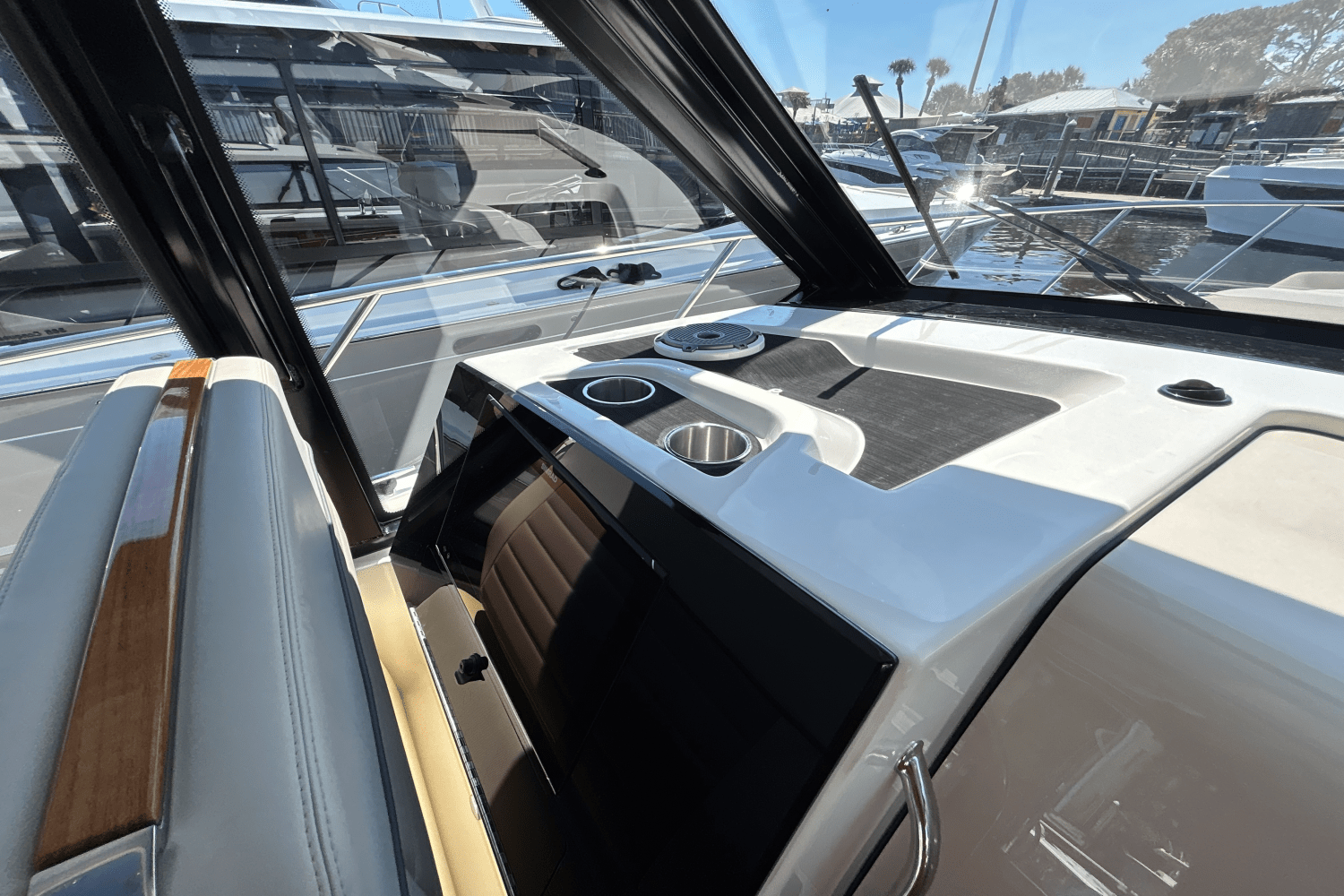 2025 Boston Whaler 365 Conquest Image Thumbnail #40