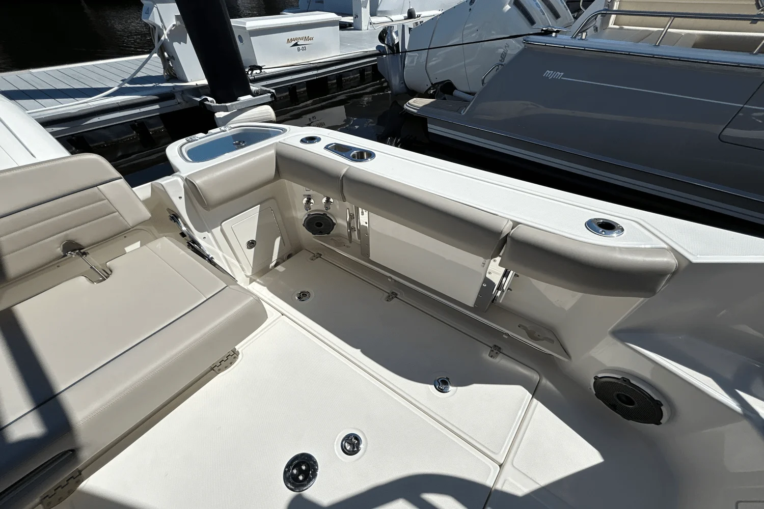 2025 Boston Whaler 365 Conquest Image Thumbnail #9