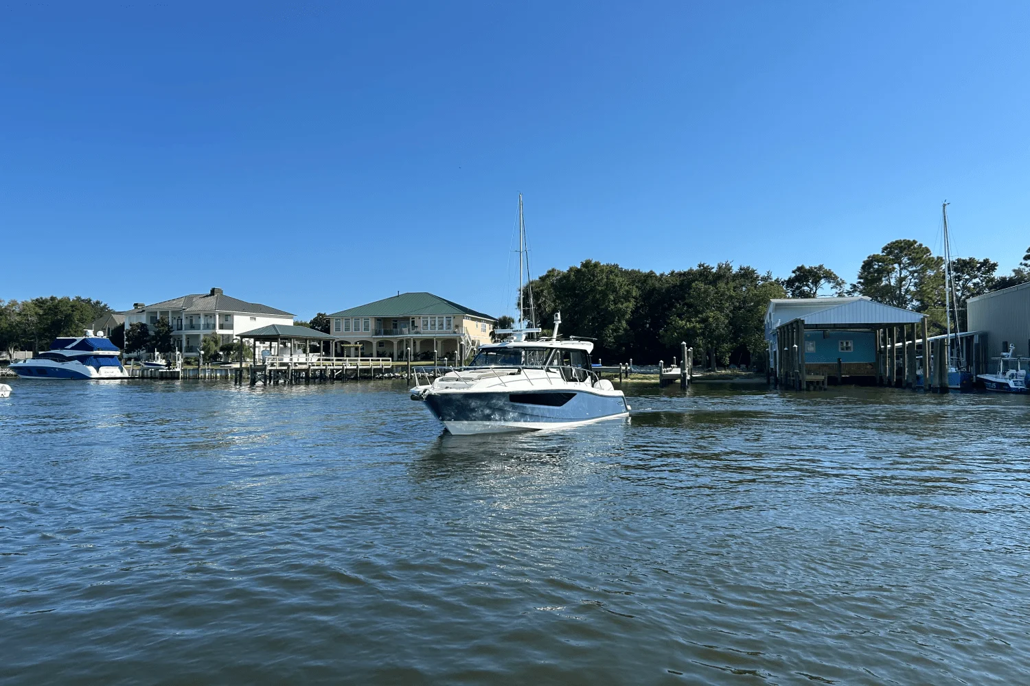 2025 Boston Whaler 365 Conquest Image Thumbnail #2