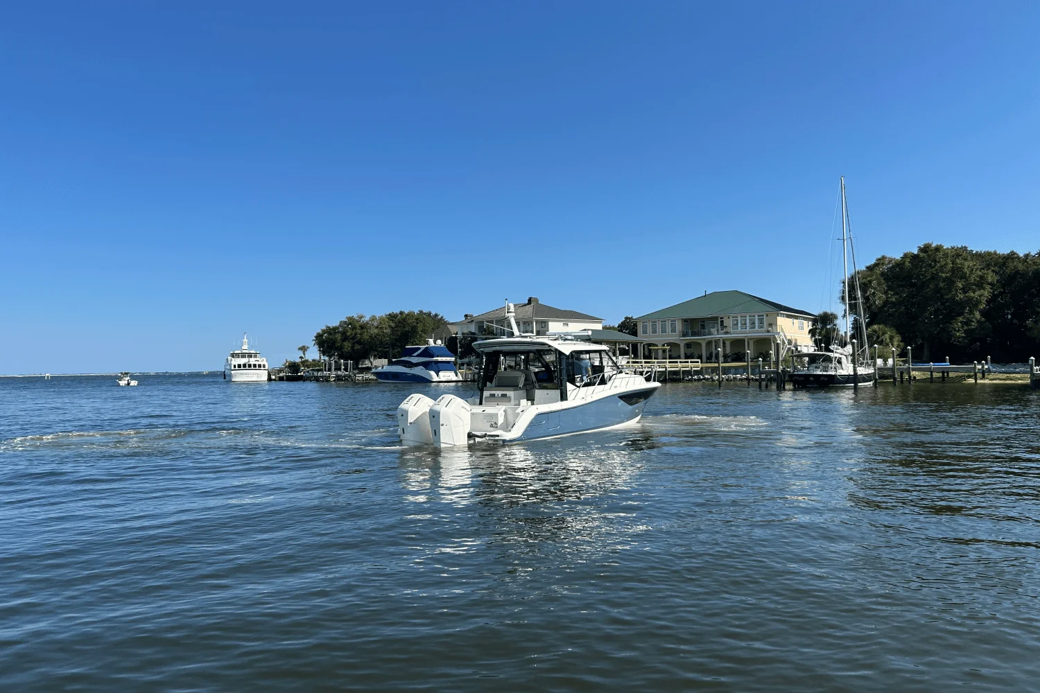 2025 Boston Whaler 365 Conquest Image Thumbnail #4