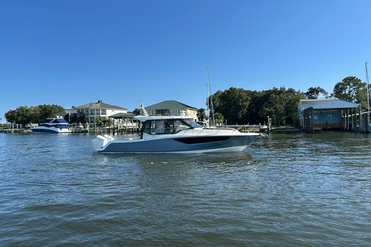 2025 Boston Whaler 365 Conquest Image Thumbnail #0