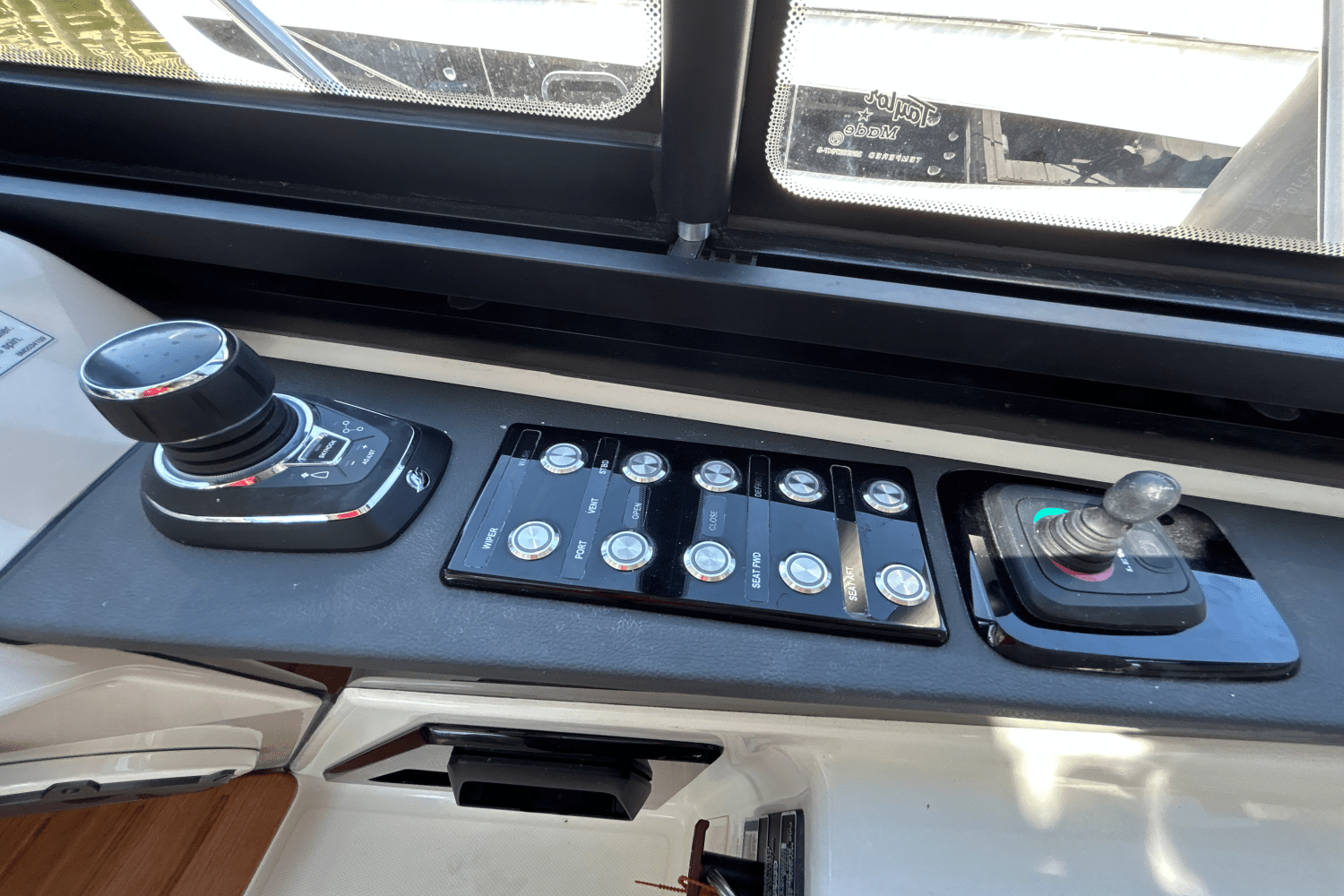 2025 Boston Whaler 365 Conquest Image Thumbnail #33