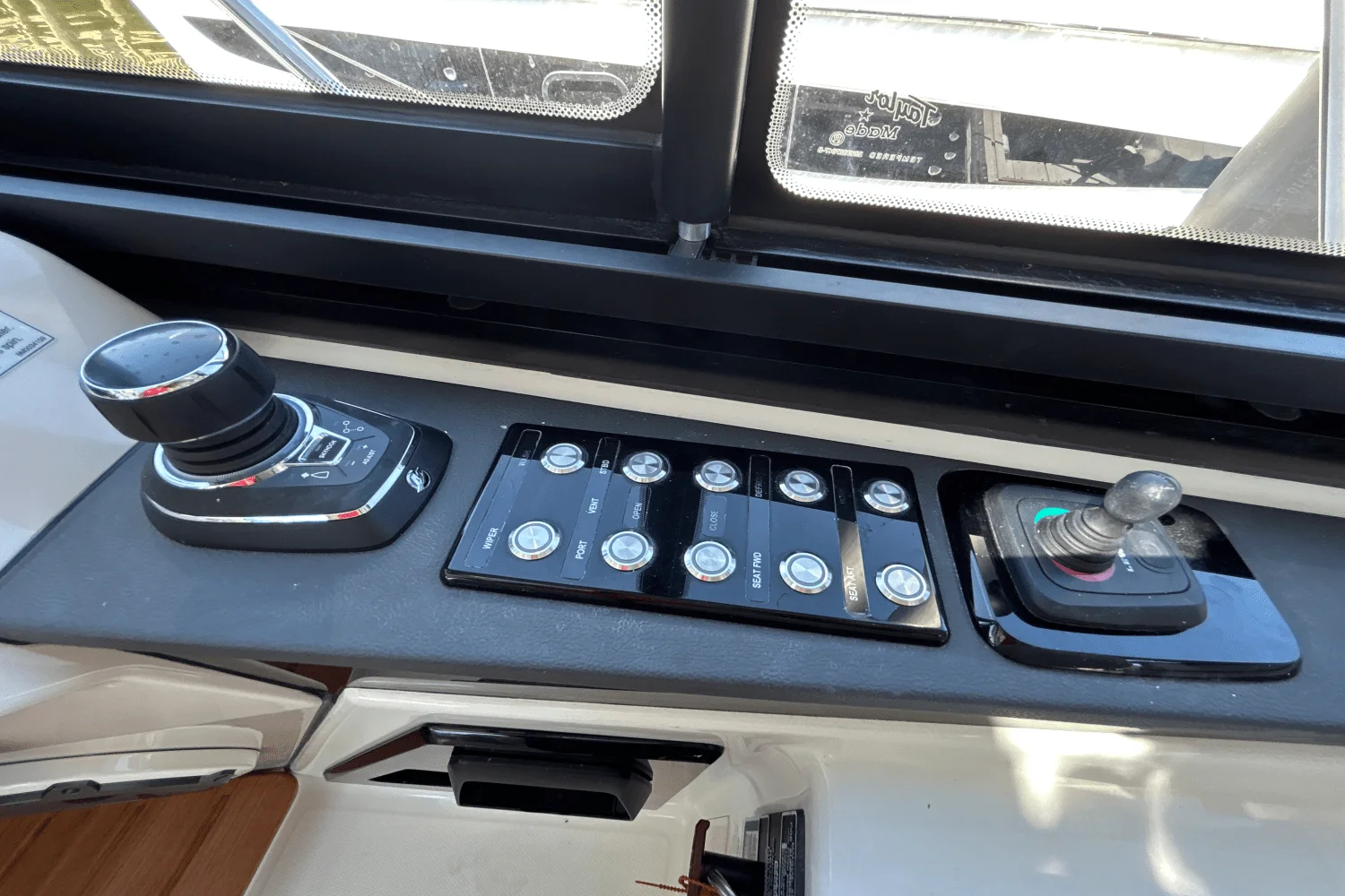 2025 Boston Whaler 365 Conquest Image Thumbnail #33