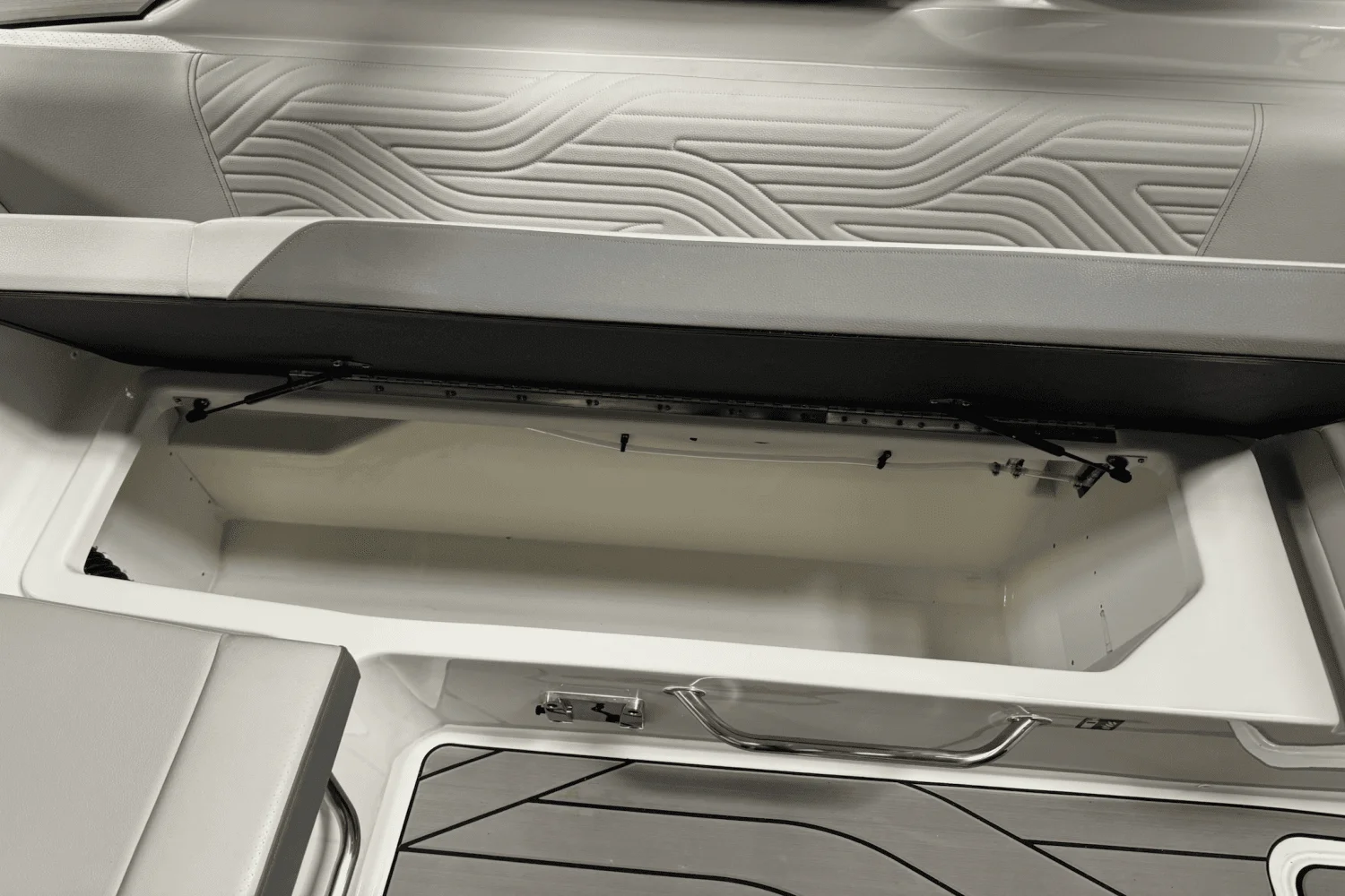 2025 Sea Ray SDX 270 Surf Image Thumbnail #34