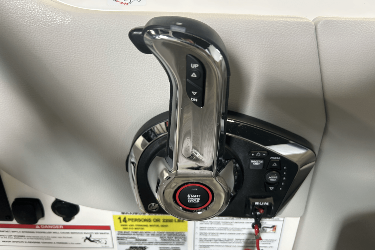 2025 Sea Ray SDX 250 Outboard Image Thumbnail #18