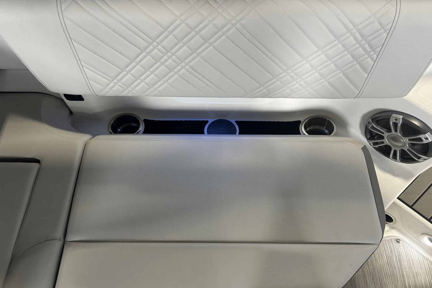 2025 Sea Ray SDX 250 Outboard Image Thumbnail #14