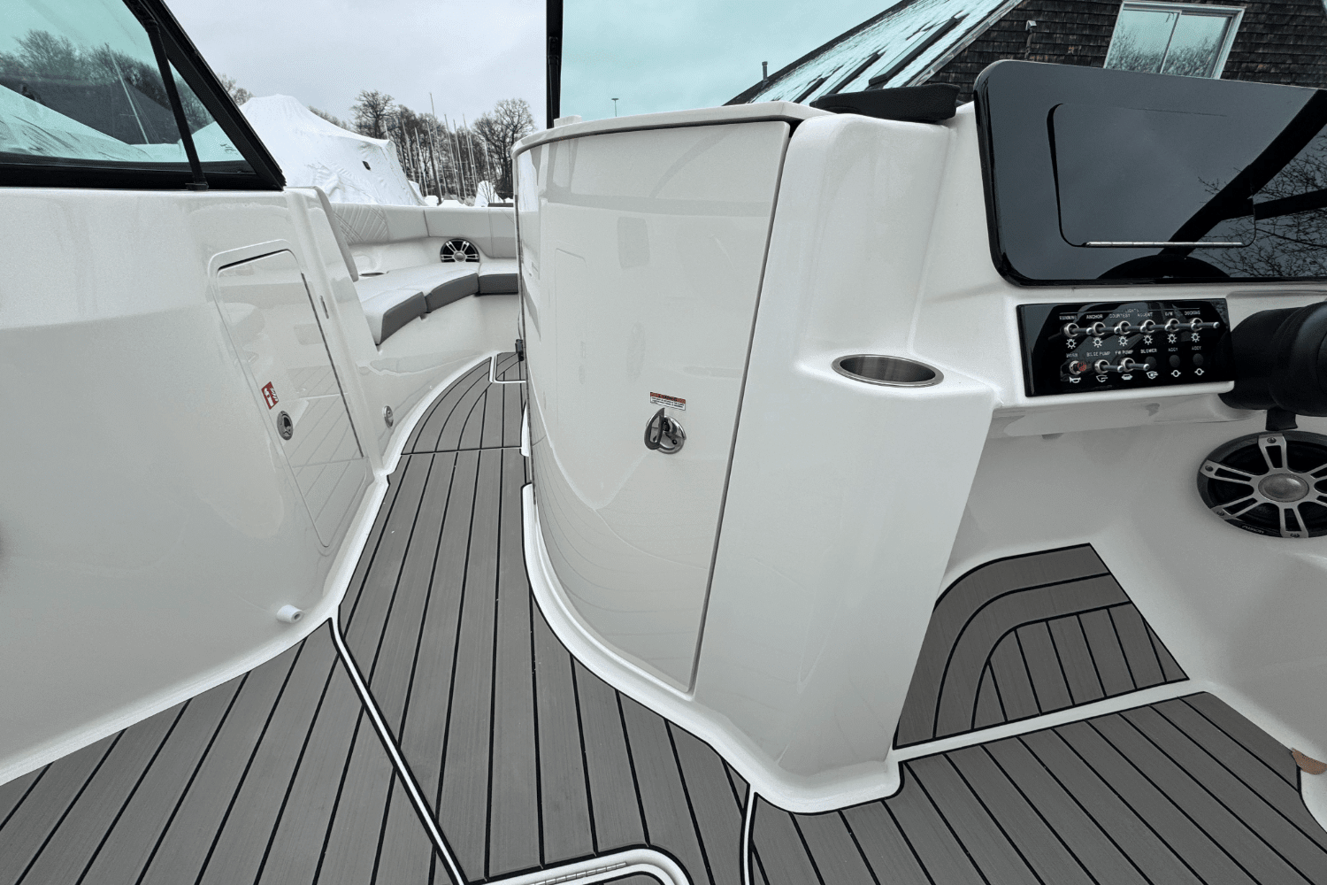 2025 Sea Ray SDX 250 Outboard Image Thumbnail #29