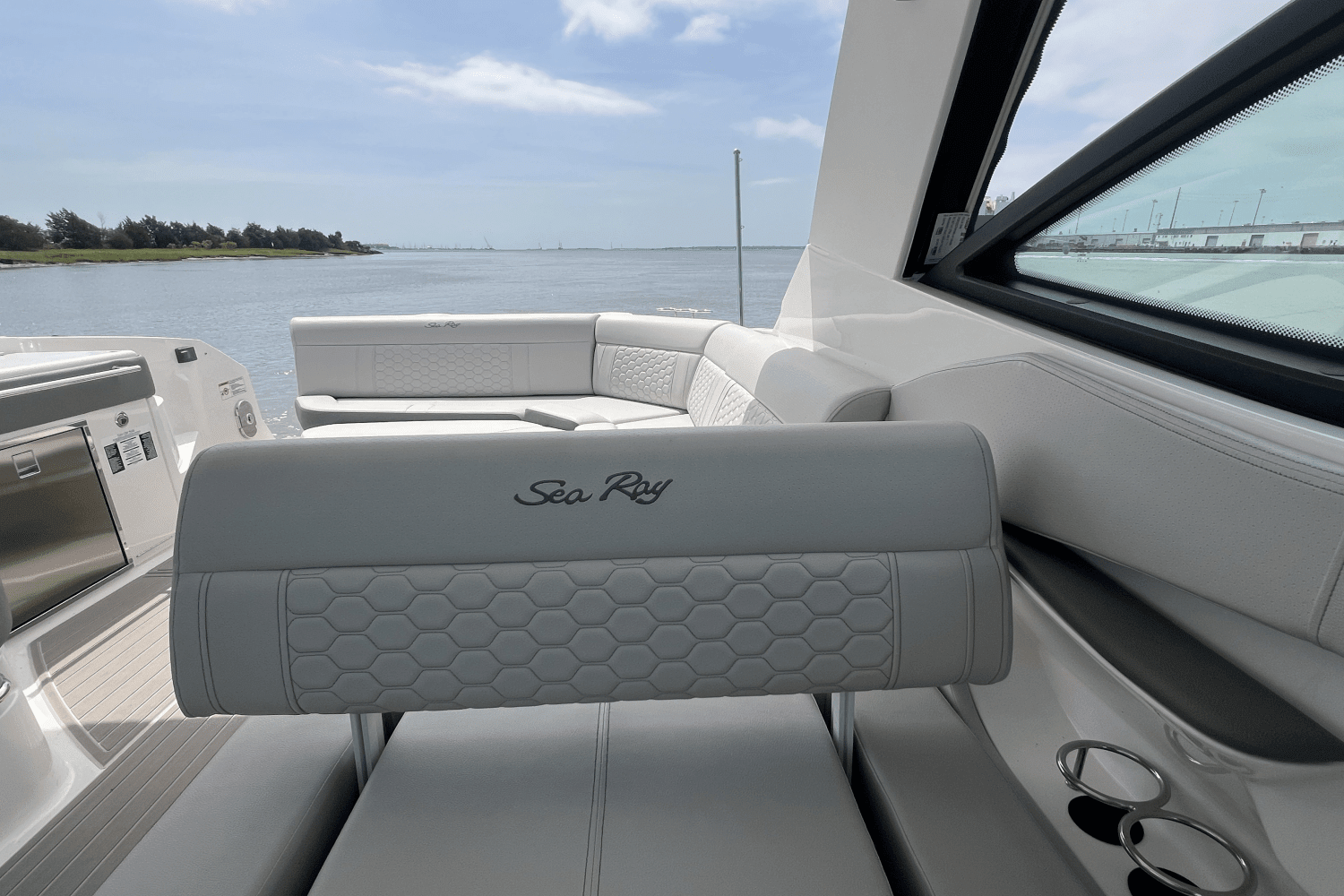 2025 Sea Ray Sundancer 320 Outboard Image Thumbnail #25