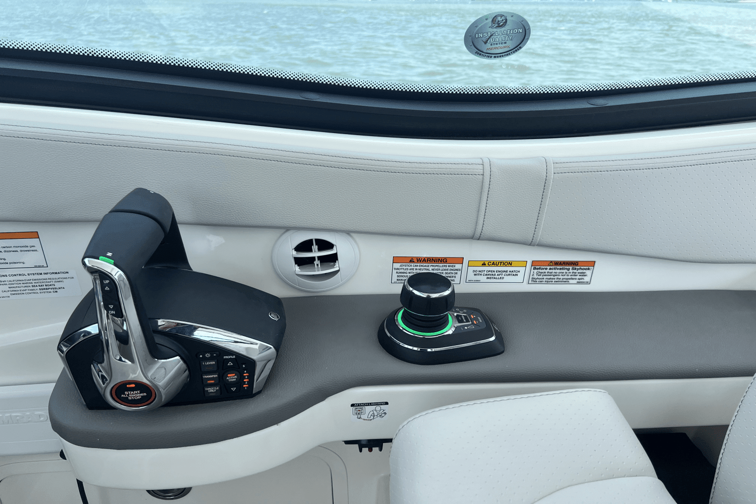 2025 Sea Ray Sundancer 320 Outboard Image Thumbnail #35