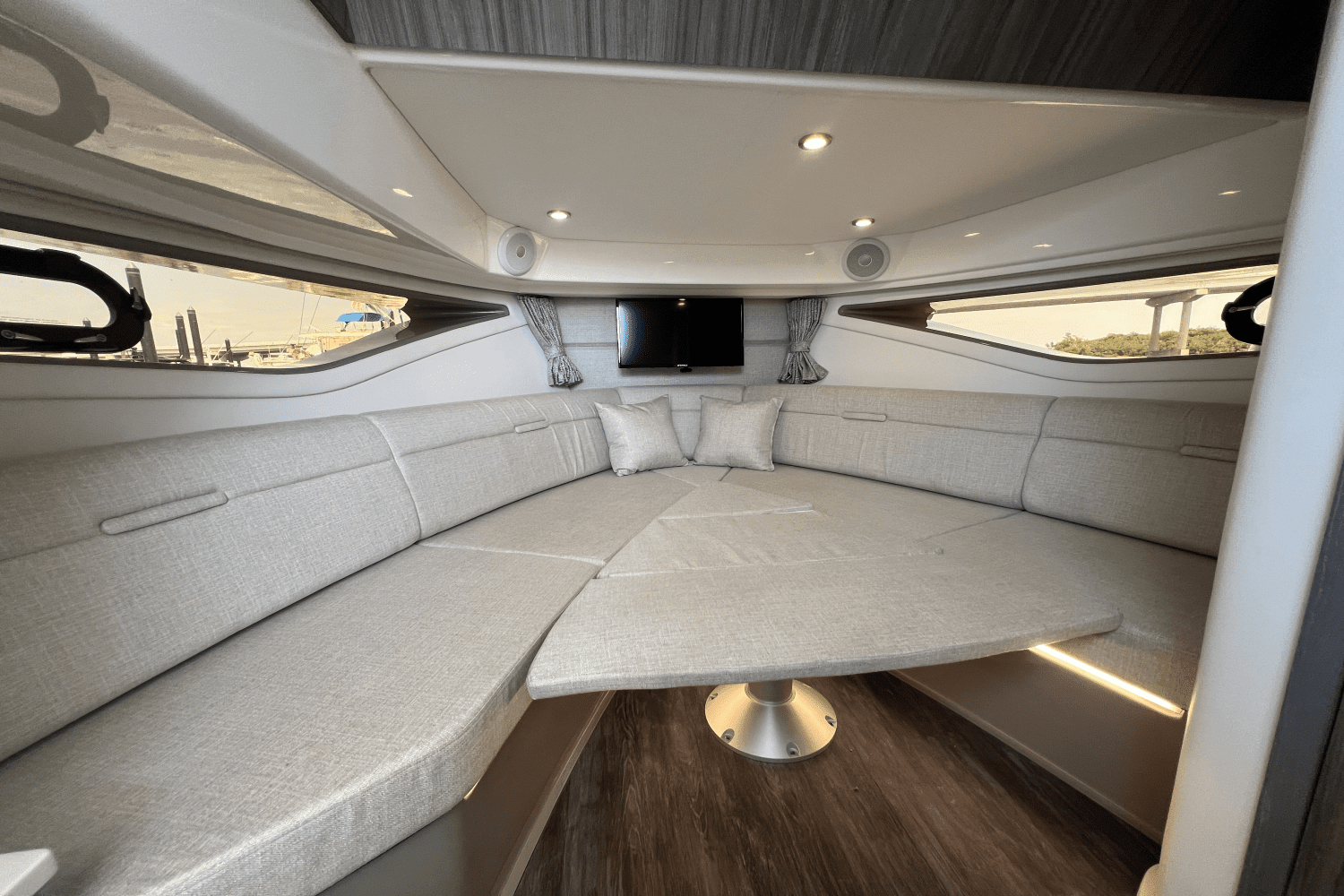 2025 Sea Ray Sundancer 320 Outboard Image Thumbnail #40