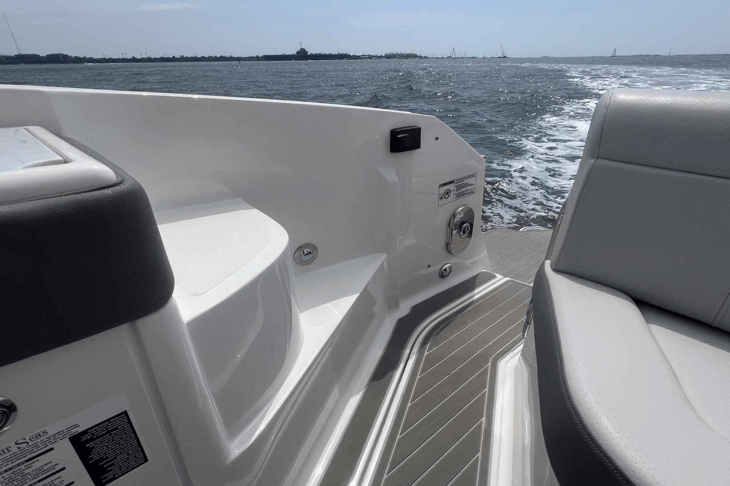 2025 Sea Ray Sundancer 320 Outboard Image Thumbnail #10