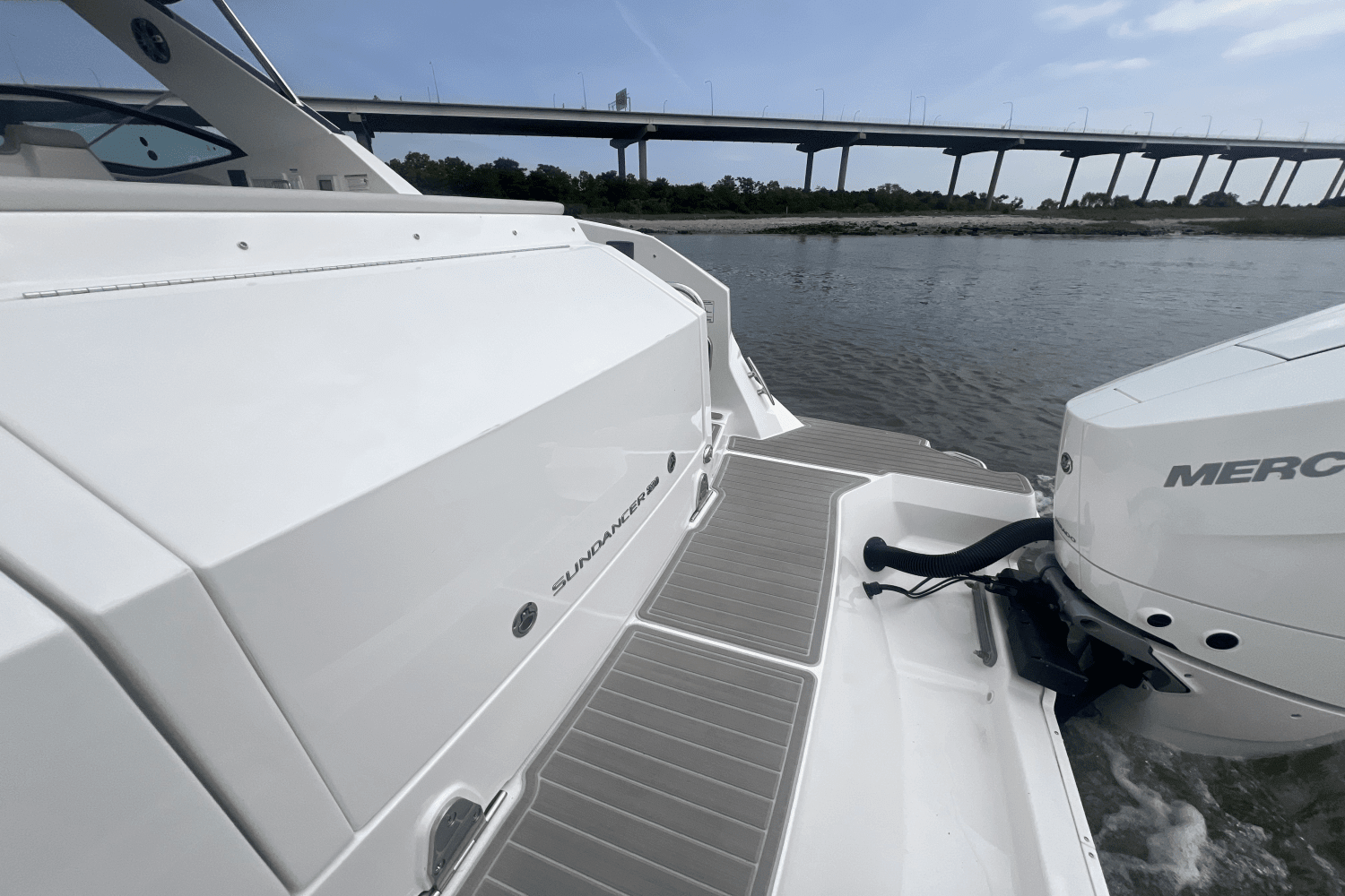 2025 Sea Ray Sundancer 320 Outboard Image Thumbnail #9
