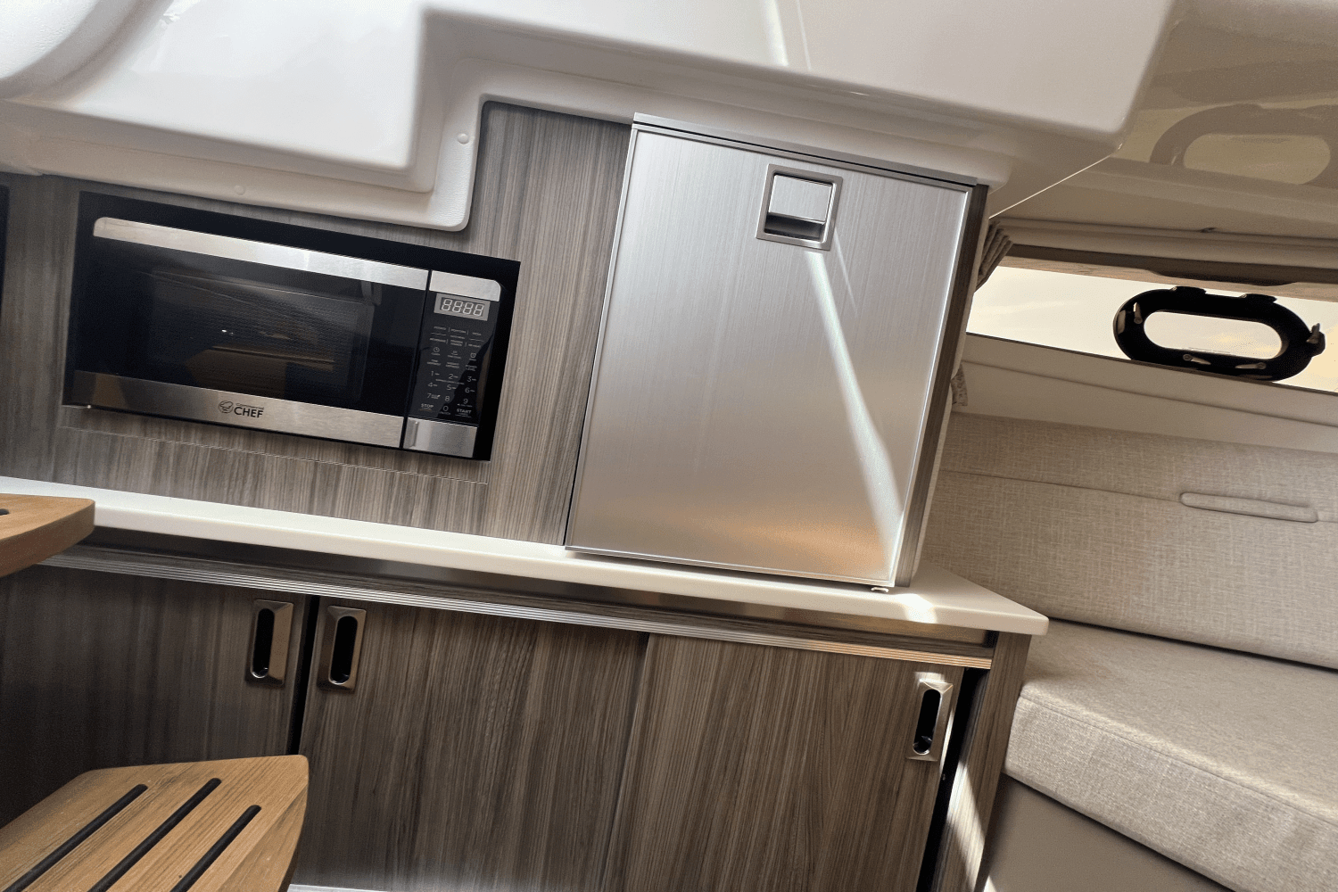 2025 Sea Ray Sundancer 320 Outboard Image Thumbnail #44