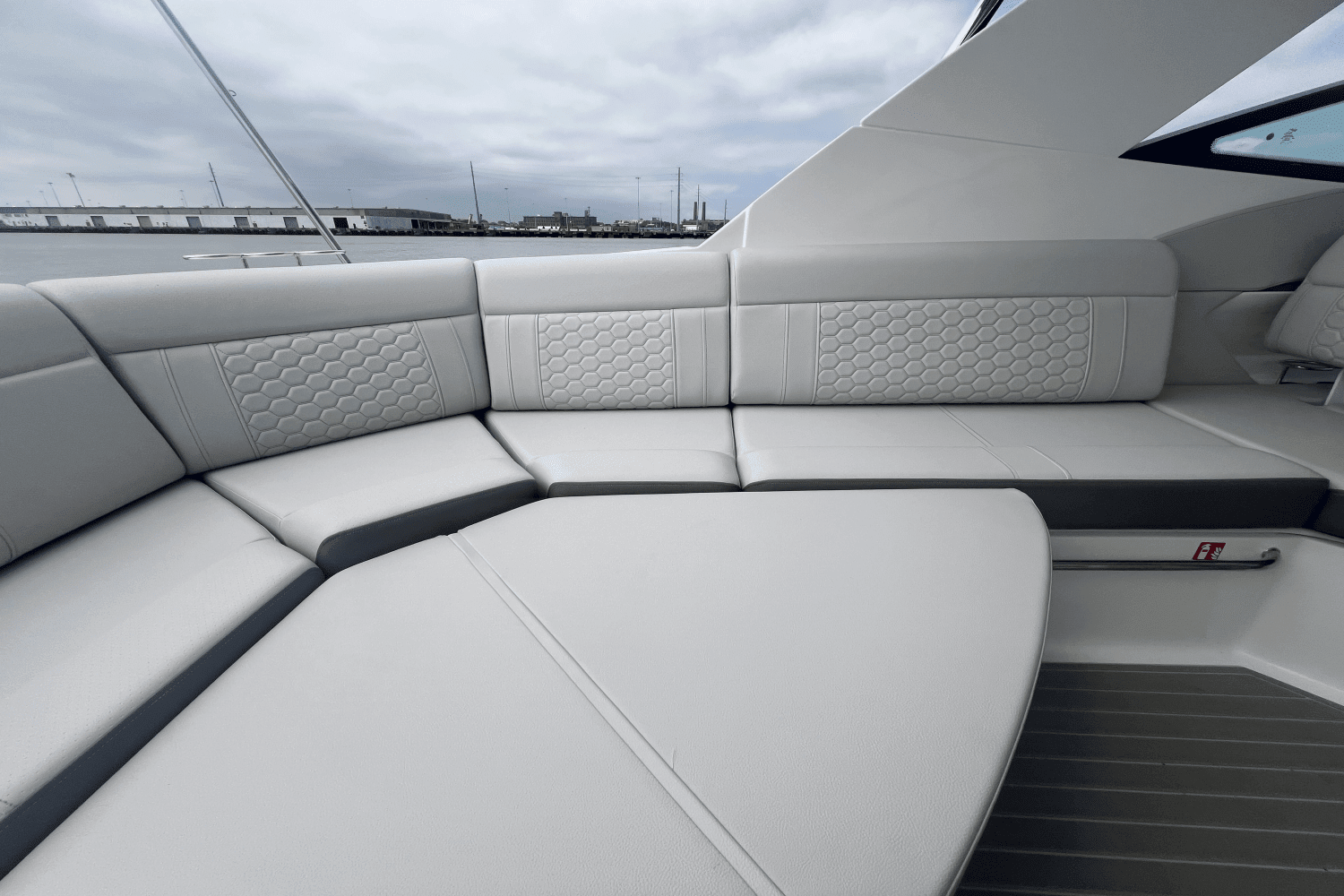 2025 Sea Ray Sundancer 320 Outboard Image Thumbnail #19