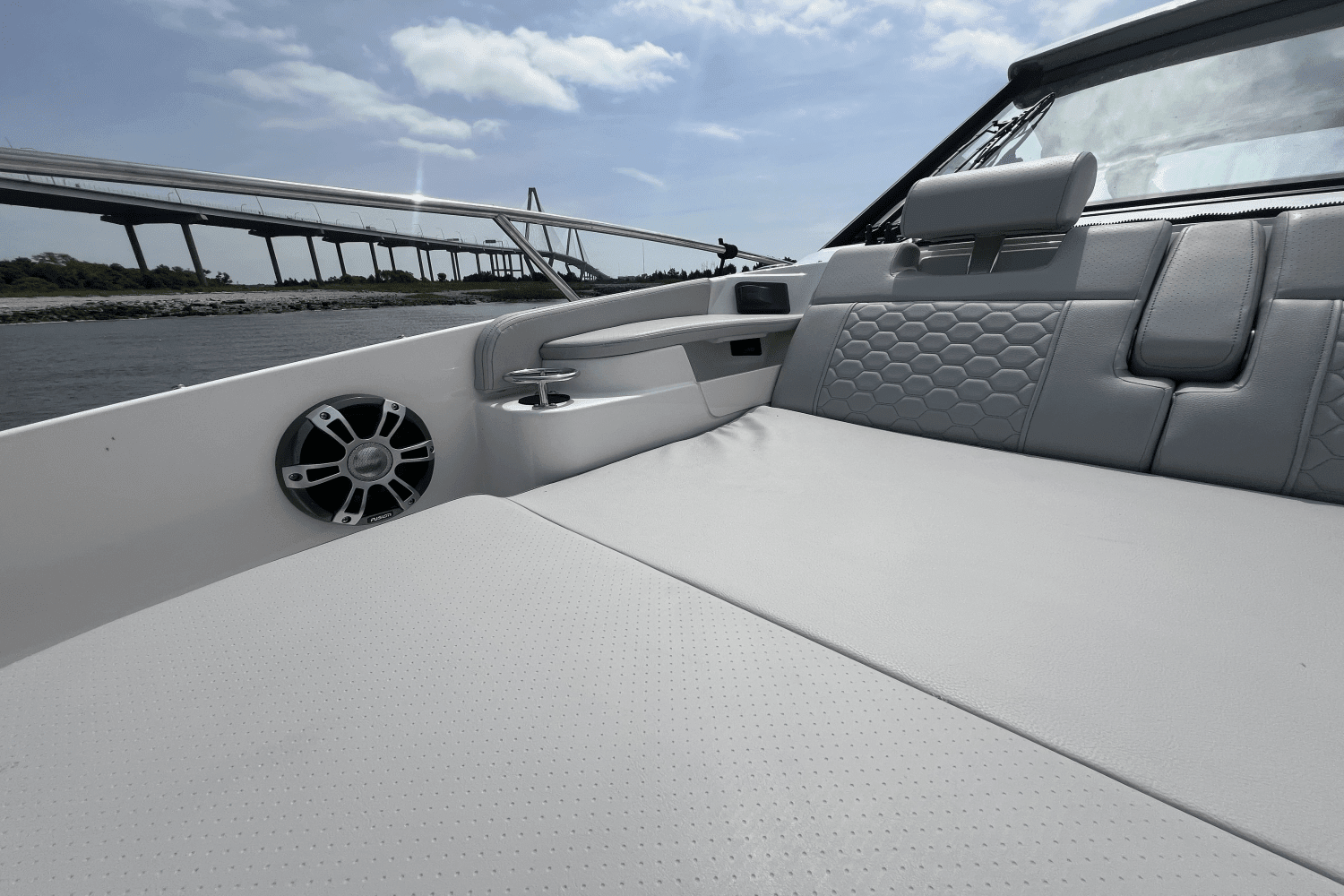 2025 Sea Ray Sundancer 320 Outboard Image Thumbnail #53