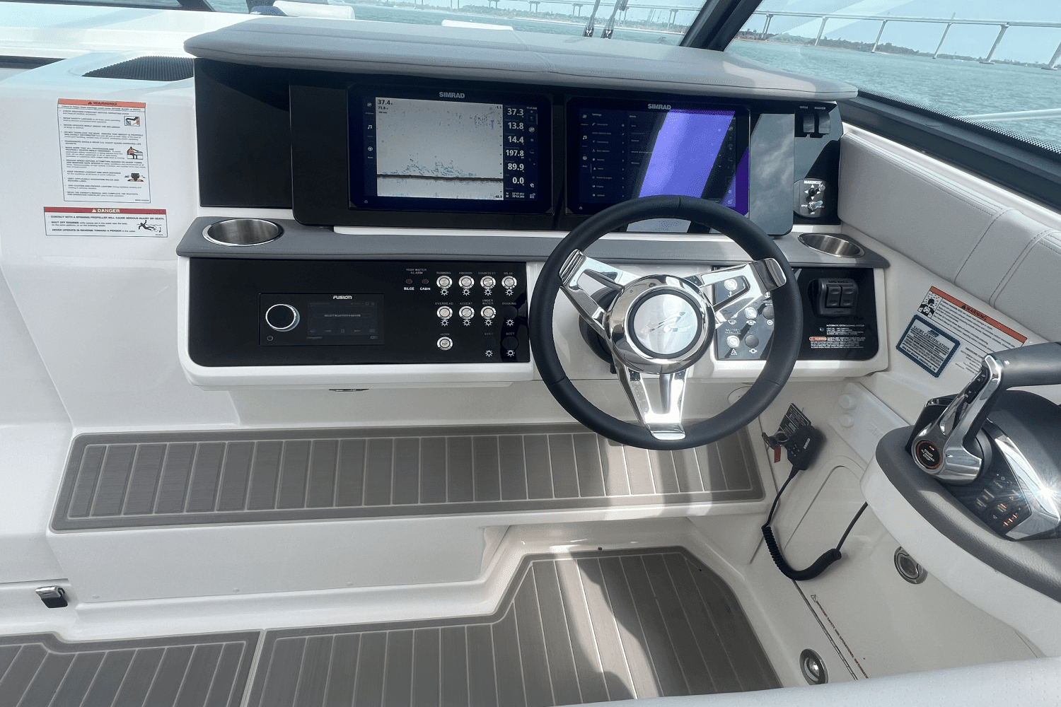 2025 Sea Ray Sundancer 320 Outboard Image Thumbnail #32