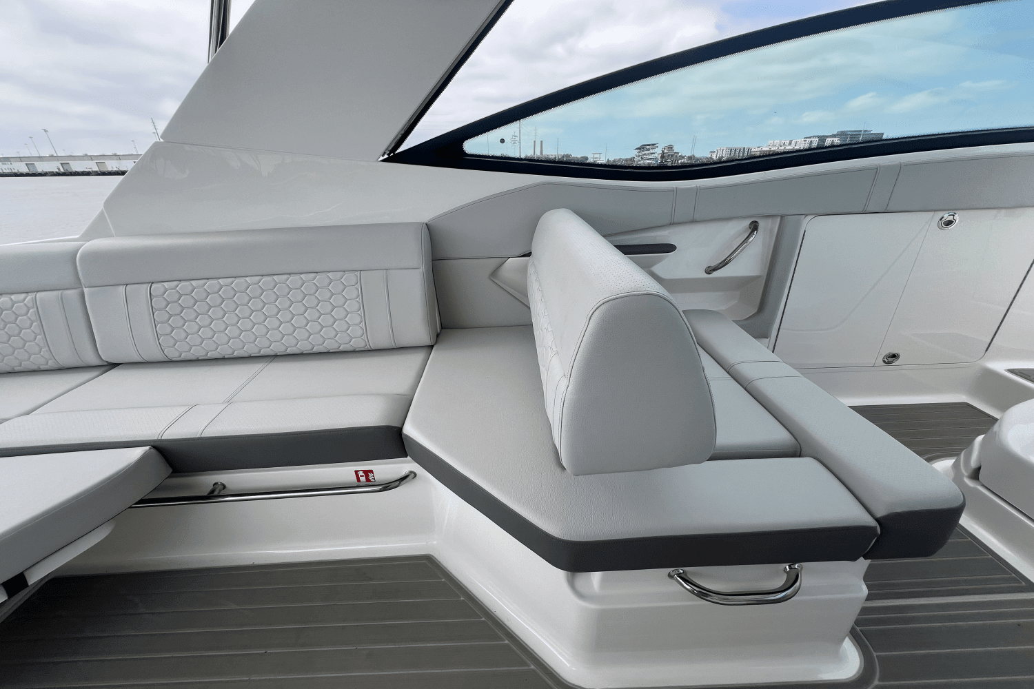 2025 Sea Ray Sundancer 320 Outboard Image Thumbnail #22