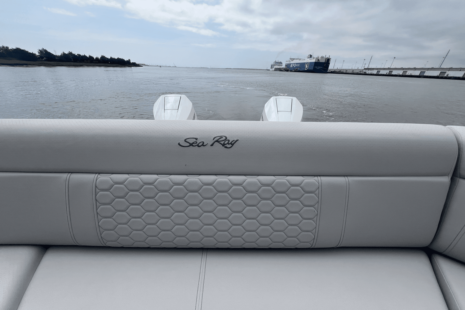 2025 Sea Ray Sundancer 320 Outboard Image Thumbnail #16