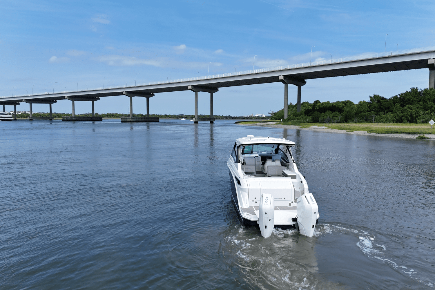 2025 Sea Ray Sundancer 320 Outboard Image Thumbnail #6