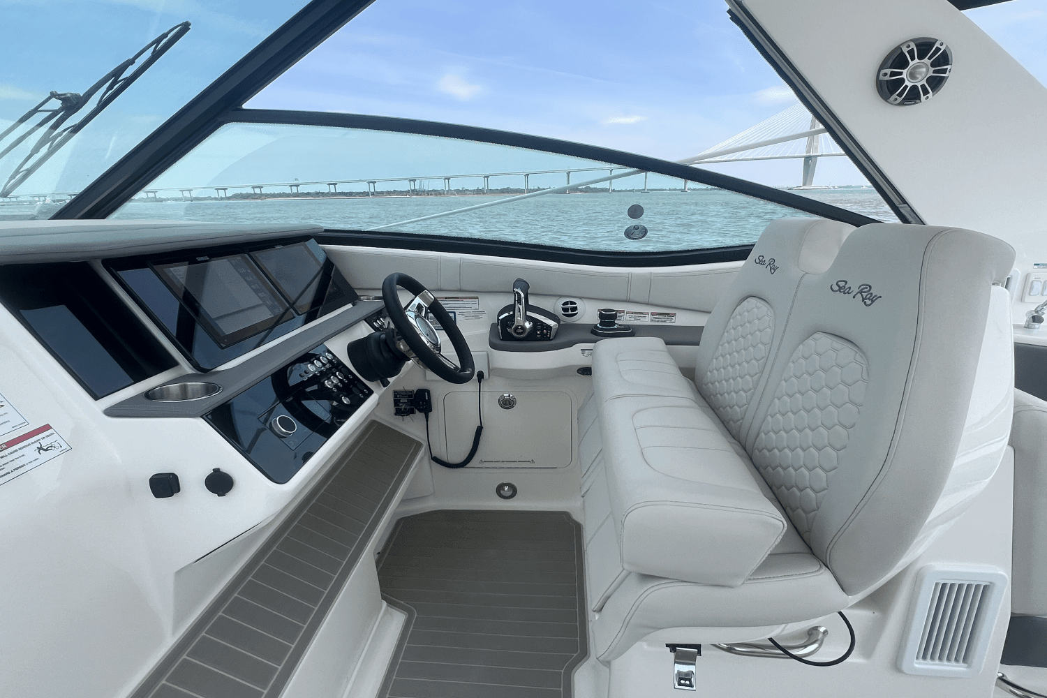 2025 Sea Ray Sundancer 320 Outboard Image Thumbnail #30