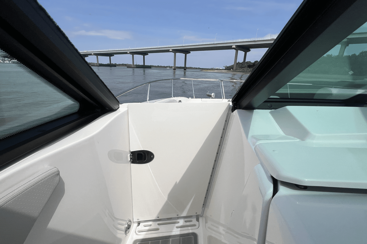 2025 Sea Ray Sundancer 320 Outboard Image Thumbnail #49