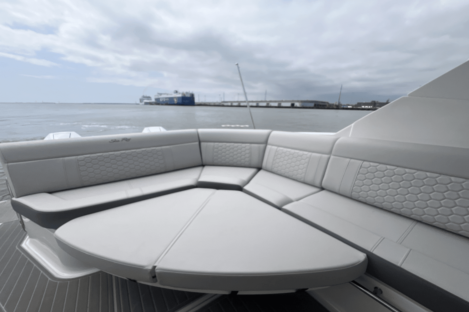 2025 Sea Ray Sundancer 320 Outboard Image Thumbnail #18