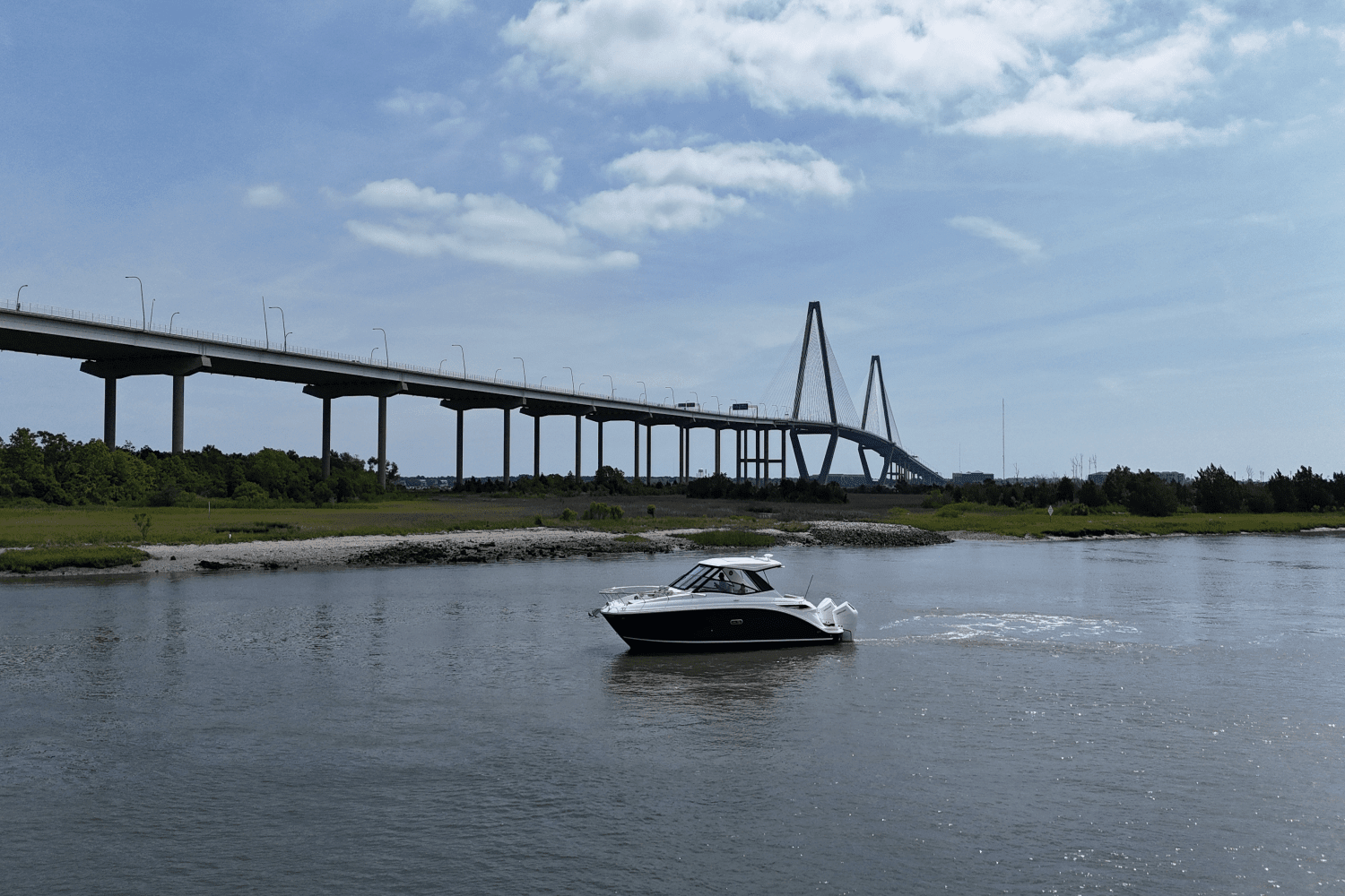2025 Sea Ray Sundancer 320 Outboard Image Thumbnail #2