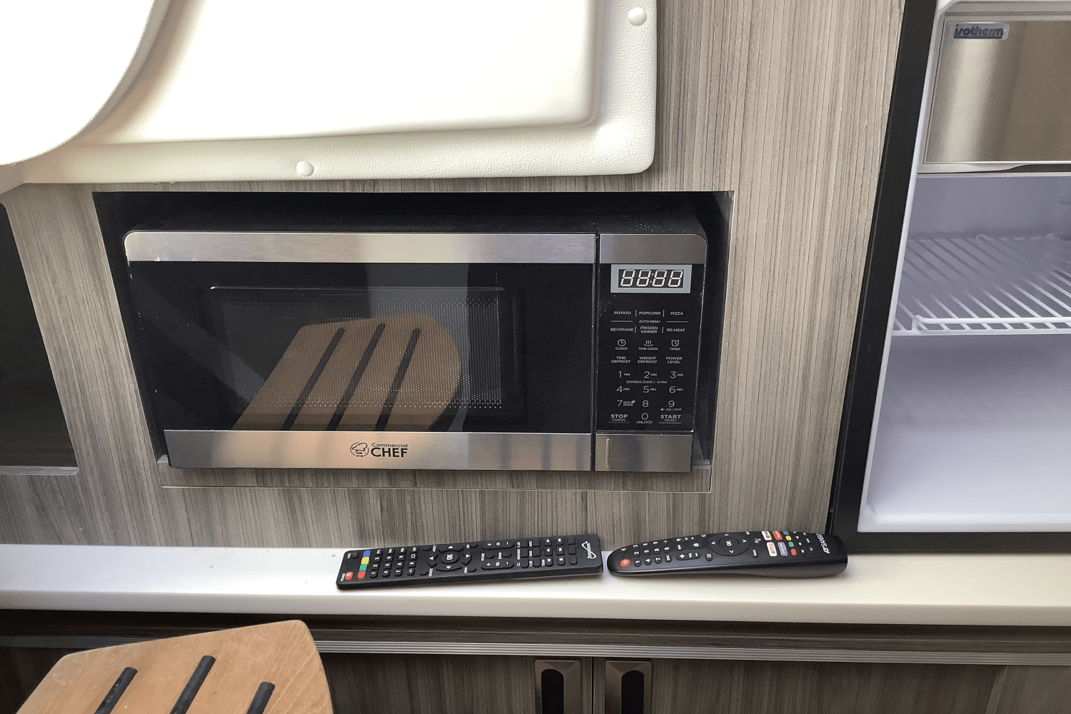 2025 Sea Ray Sundancer 320 Image Thumbnail #42