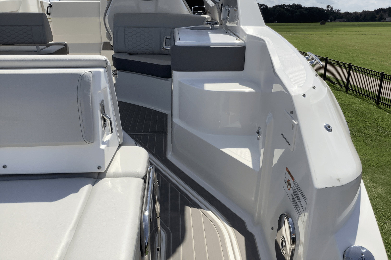 2025 Sea Ray Sundancer 320 Image Thumbnail #11