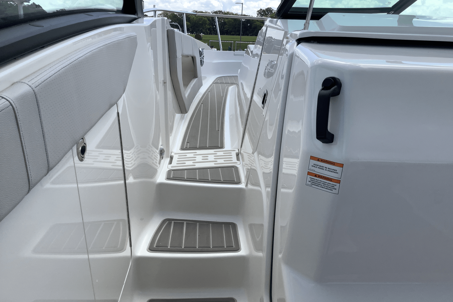 2025 Sea Ray Sundancer 320 Image Thumbnail #29