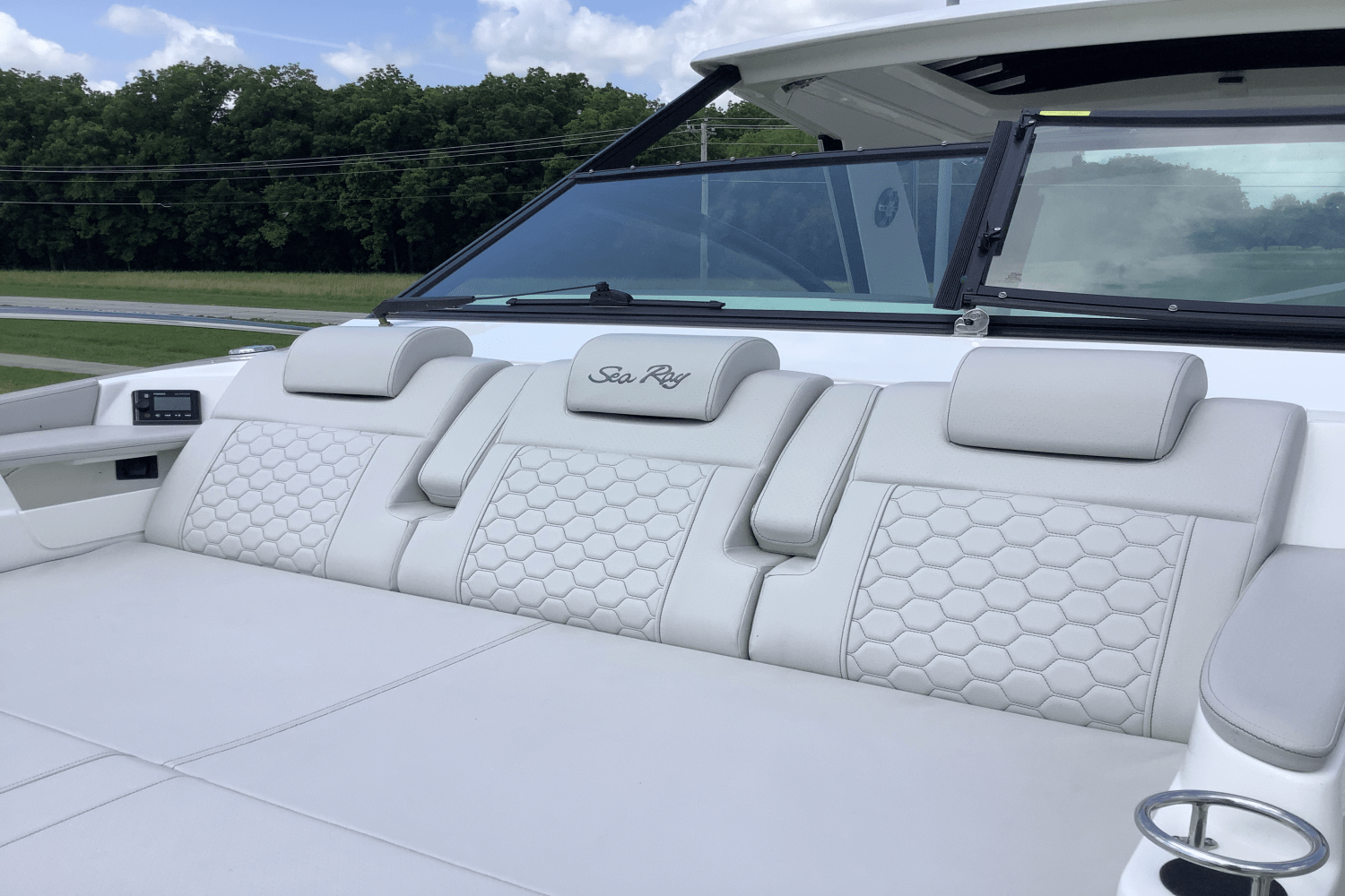 2025 Sea Ray Sundancer 320 Image Thumbnail #32