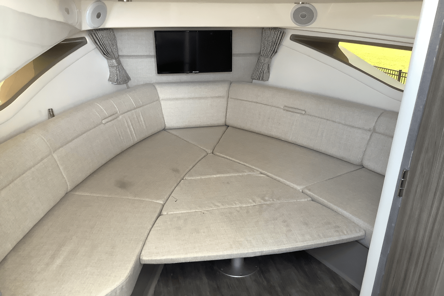 2025 Sea Ray Sundancer 320 Image Thumbnail #36