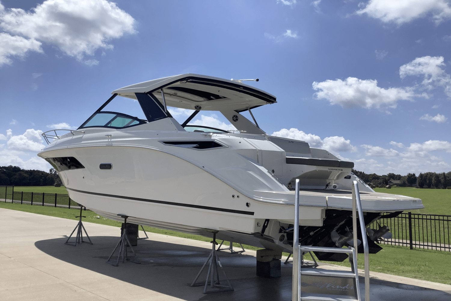 2025 Sea Ray Sundancer 320 Image Thumbnail #3