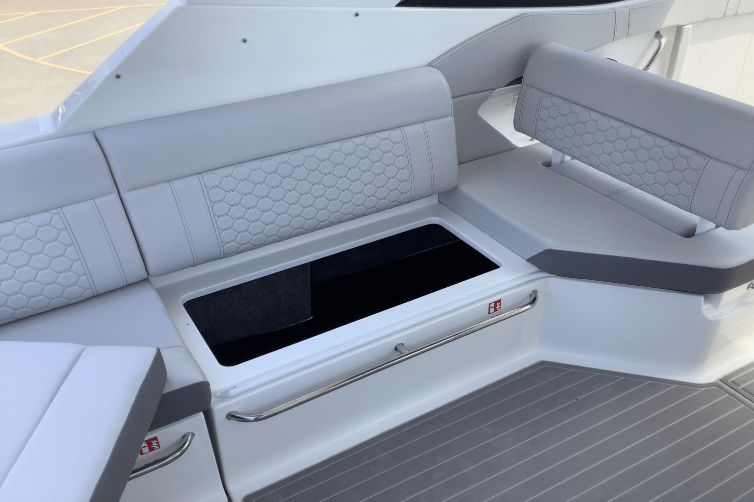 2025 Sea Ray Sundancer 320 Image Thumbnail #18