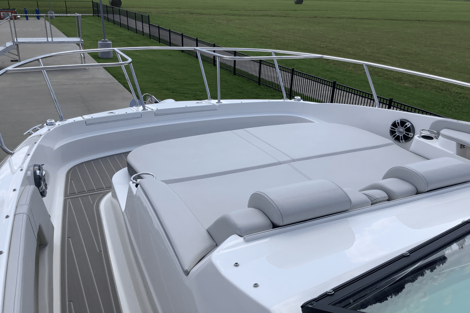 2025 Sea Ray Sundancer 320 Image Thumbnail #30
