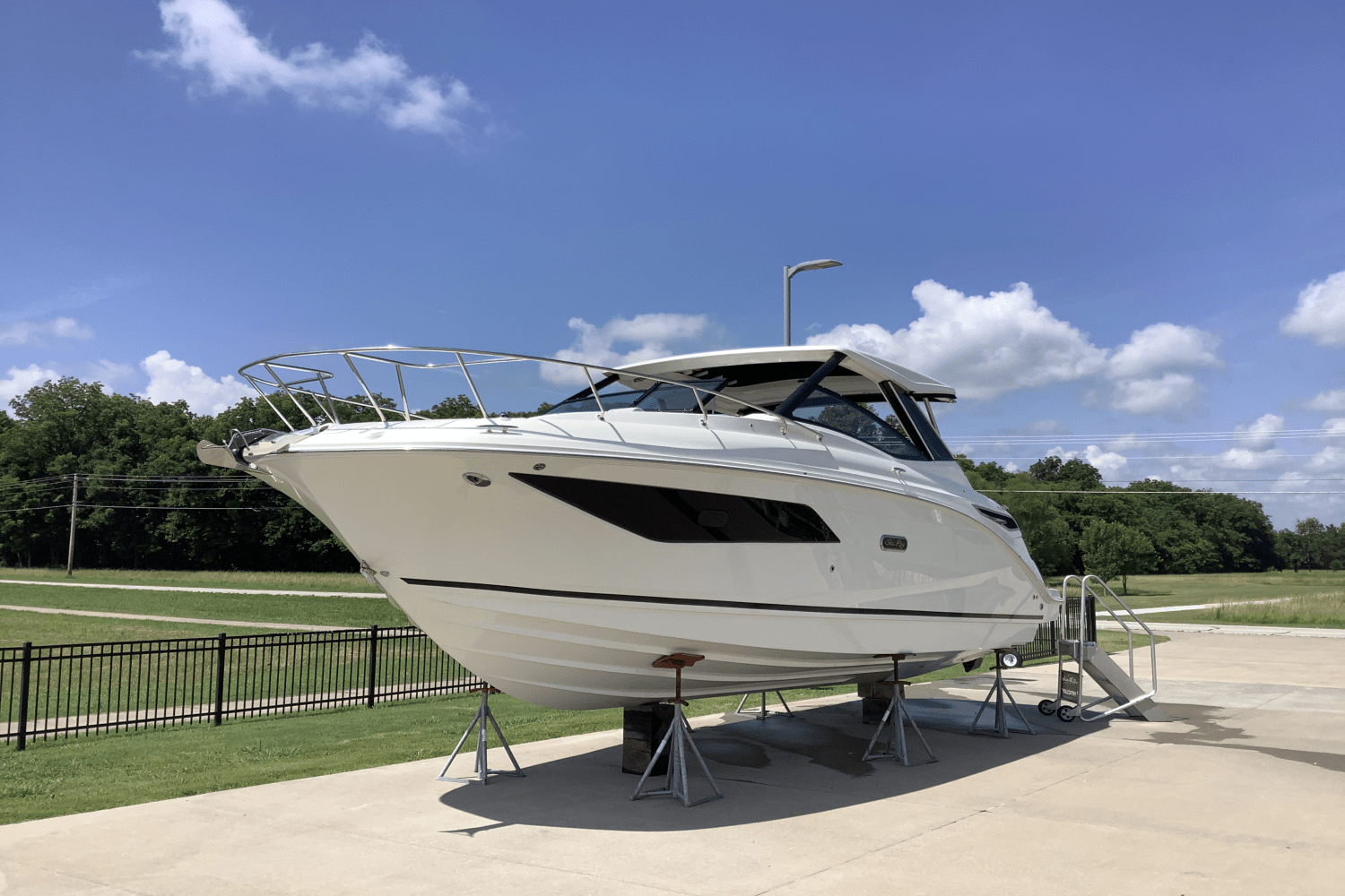 2025 Sea Ray Sundancer 320 Image Thumbnail #2