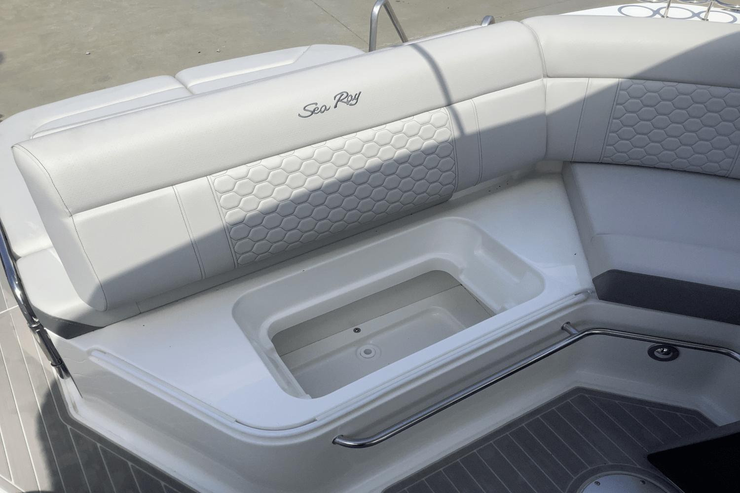 2025 Sea Ray Sundancer 320 Image Thumbnail #17
