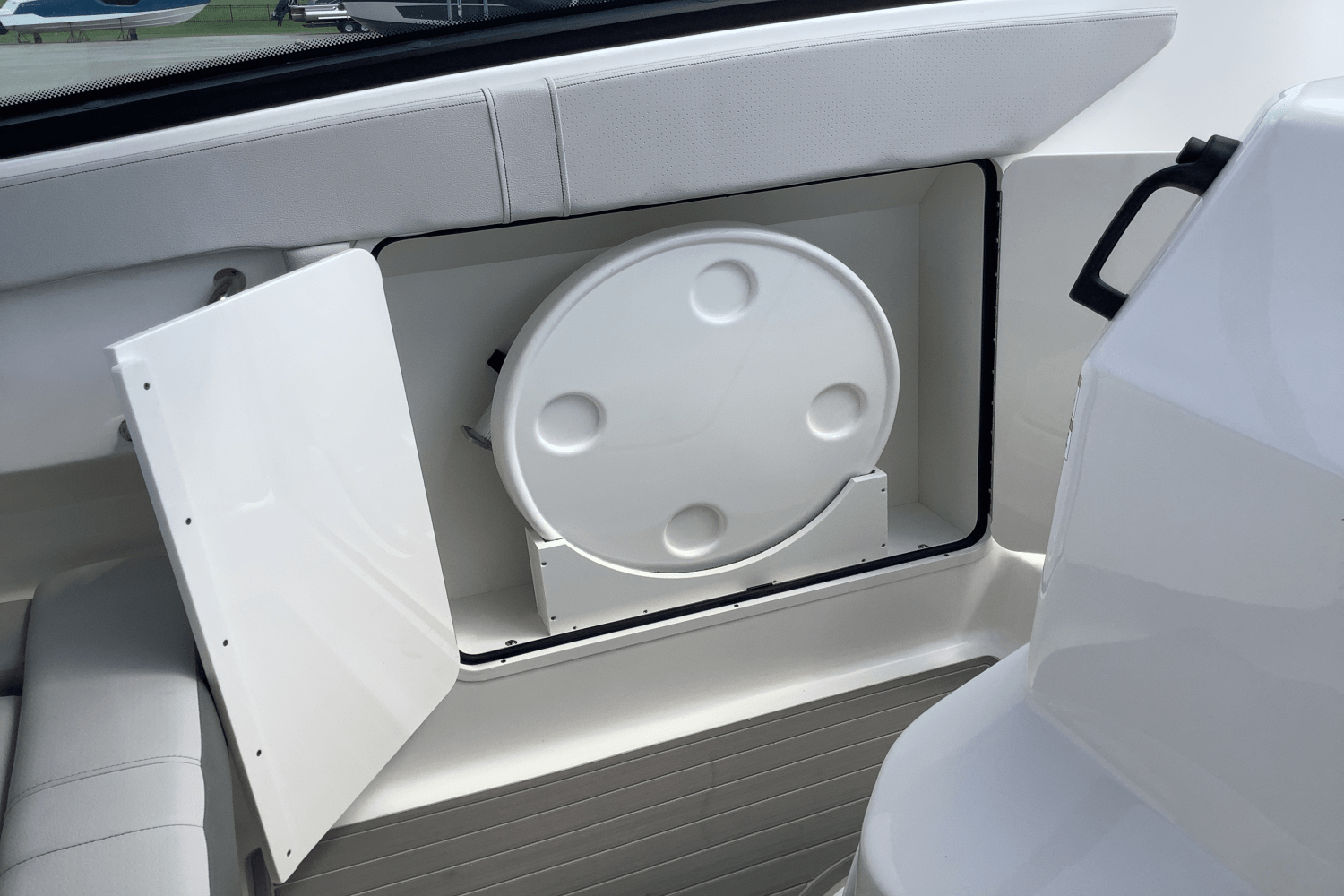 2025 Sea Ray Sundancer 320 Image Thumbnail #27