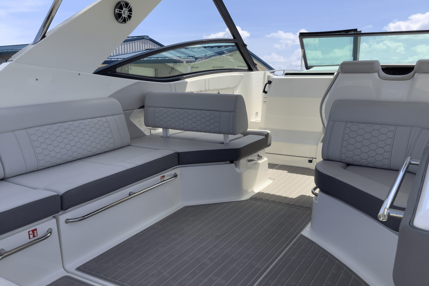 2025 Sea Ray Sundancer 320 Image Thumbnail #12