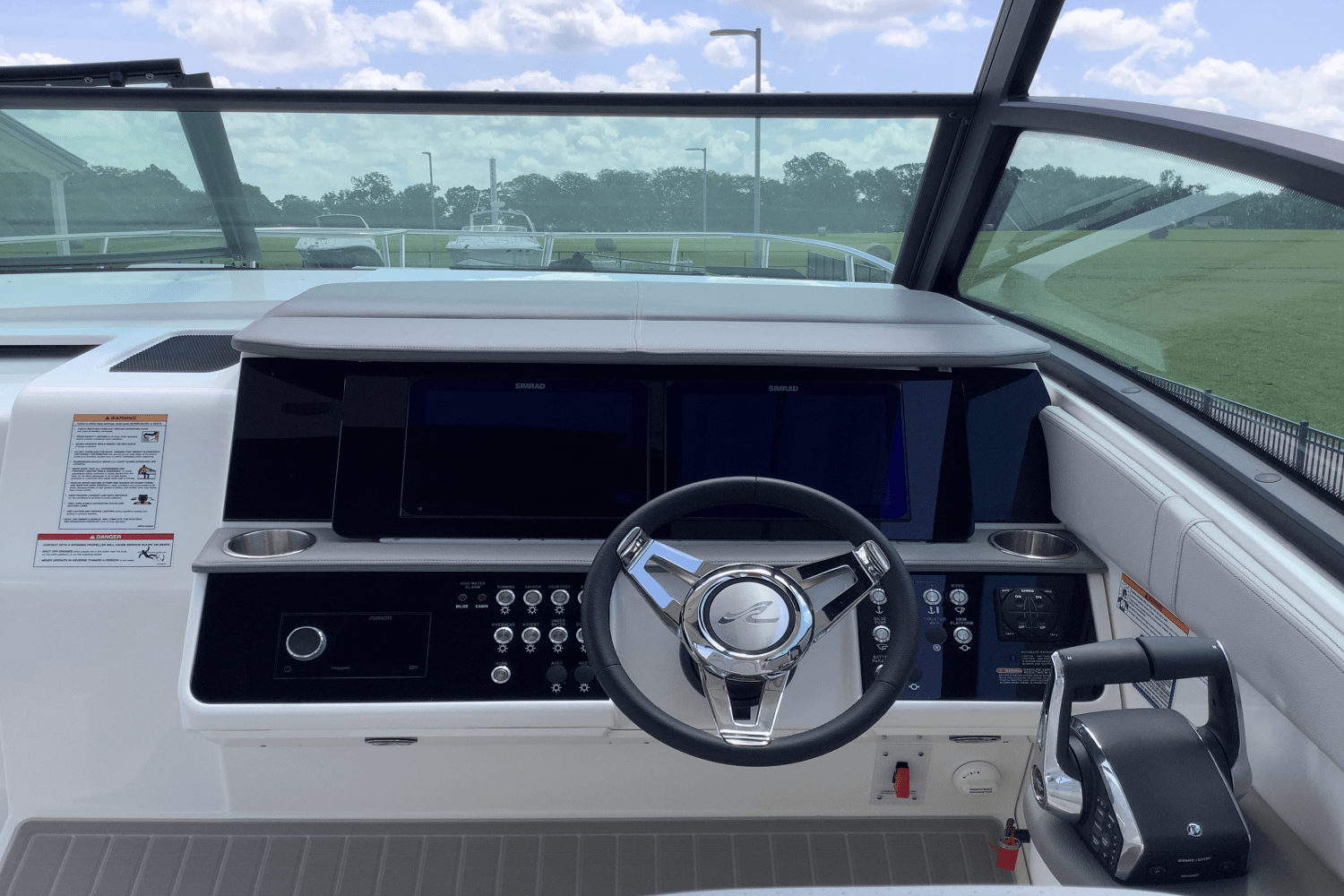 2025 Sea Ray Sundancer 320 Image Thumbnail #24