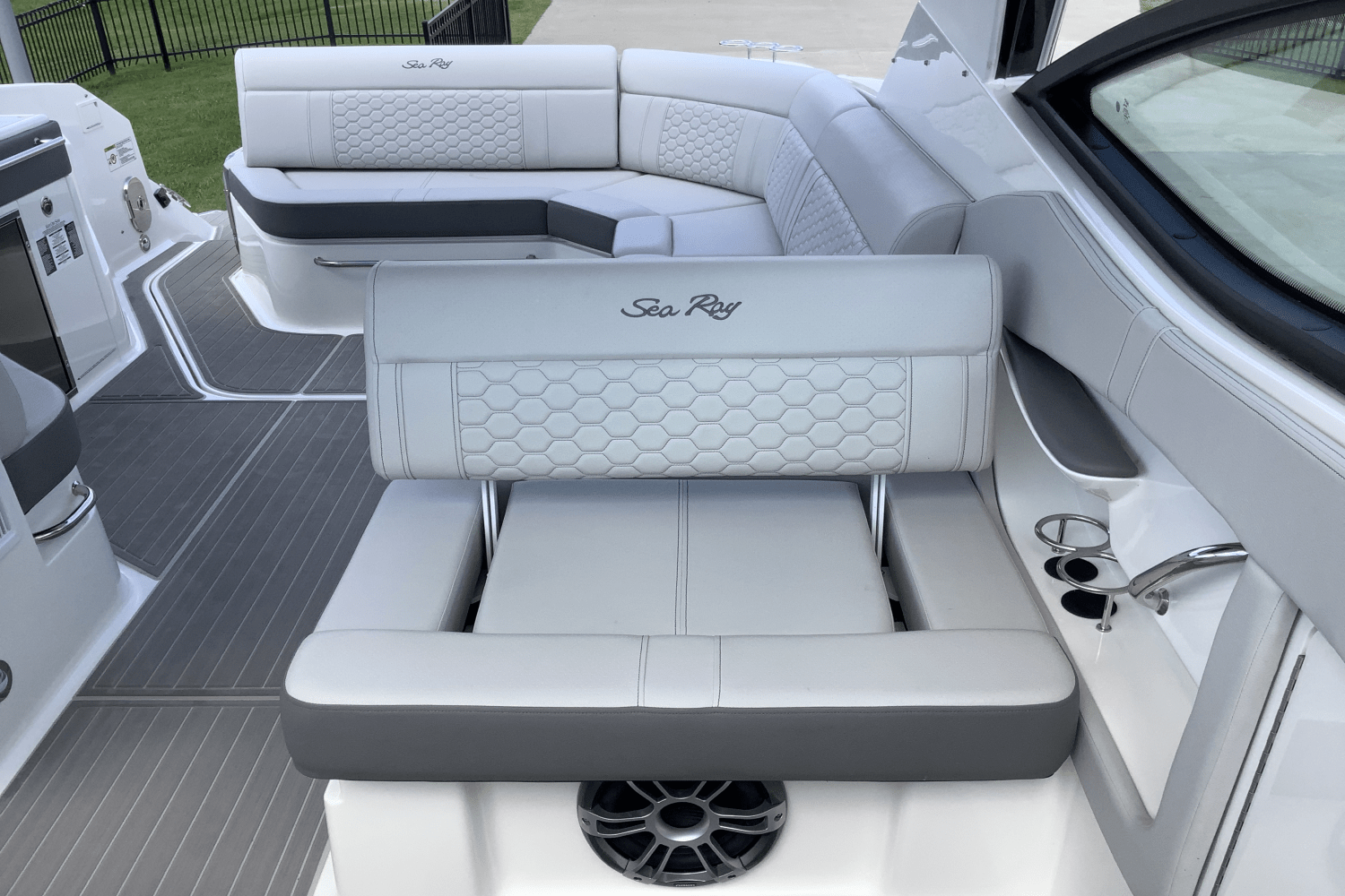 2025 Sea Ray Sundancer 320 Image Thumbnail #28
