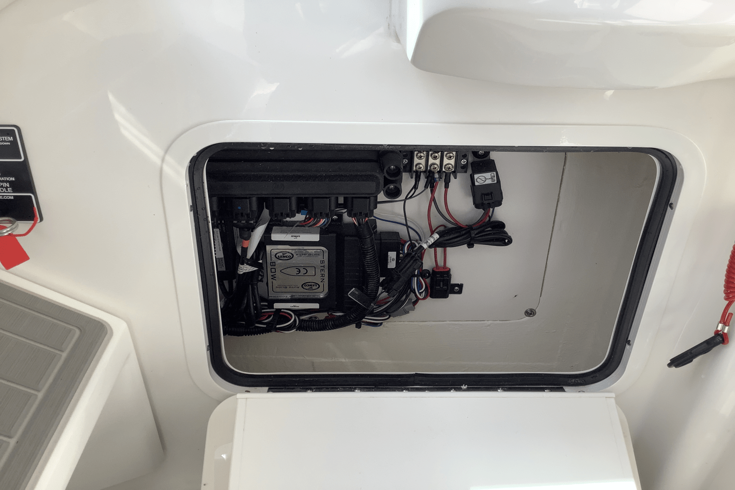 2025 Sea Ray Sundancer 320 Image Thumbnail #25