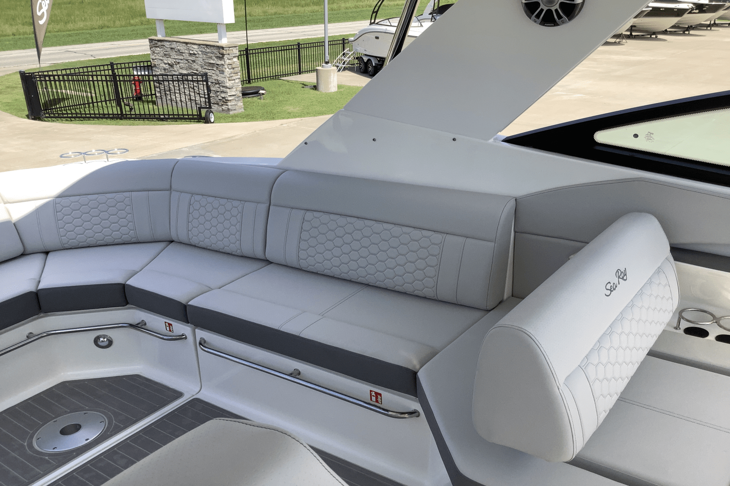2025 Sea Ray Sundancer 320 Image Thumbnail #14
